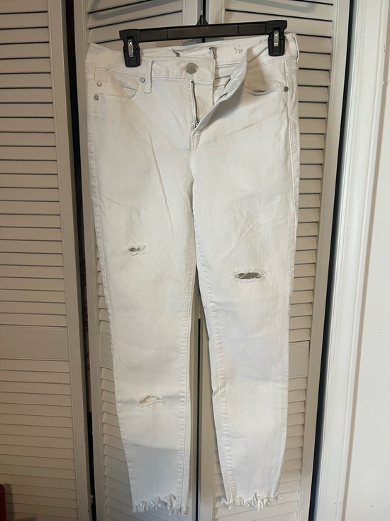 the skinny Denim - High-Rise White Skinny Jeans with Distressed Knees